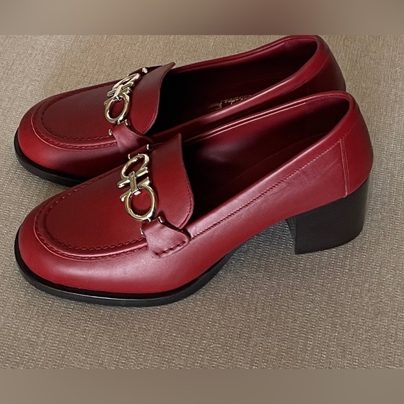 Salvatore Ferragamo Rolo Block-Heel Leather Loafers. New in Box. Size 6D. - Picture 7 of 16
